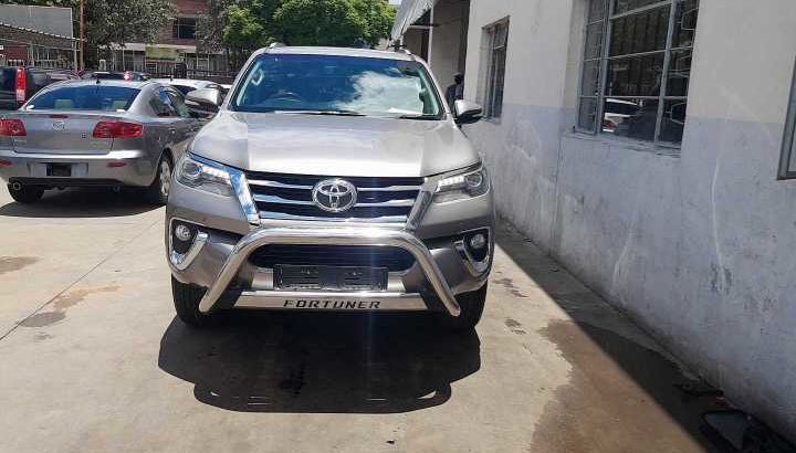 T0YOTA FORTUNER (2019)