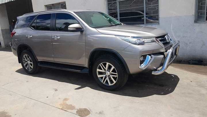 T0YOTA FORTUNER (2019)