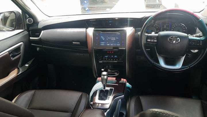 T0YOTA FORTUNER (2019)
