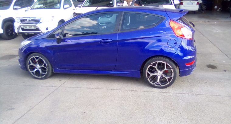 2014 ford fiestsa 1.6 ST