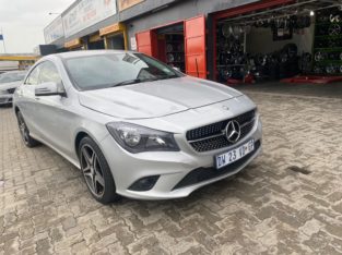 2015 Auto Mercedes Benz CLA 200