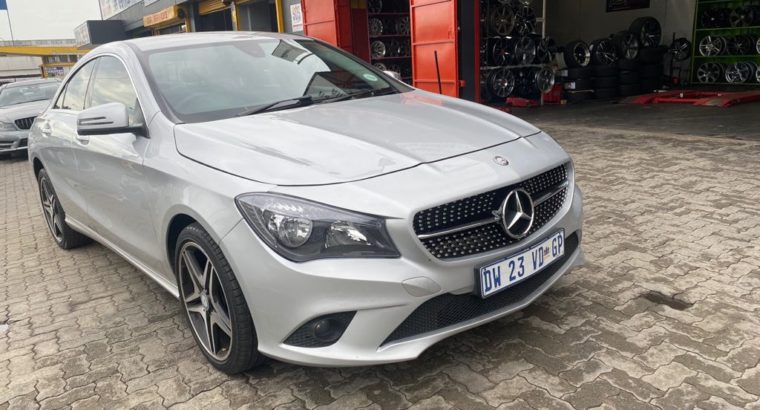 2015 Auto Mercedes Benz CLA 200