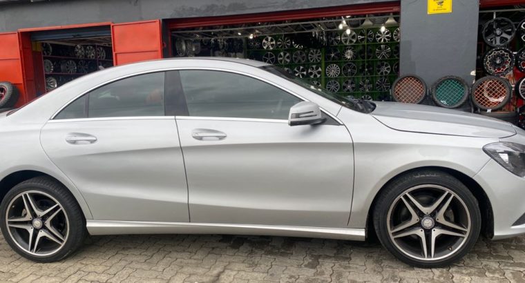 2015 Auto Mercedes Benz CLA 200