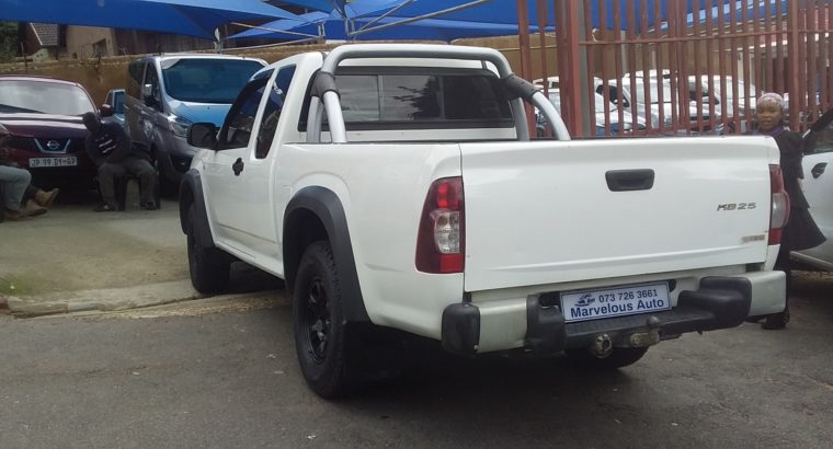 2011 Isuzu Kb250