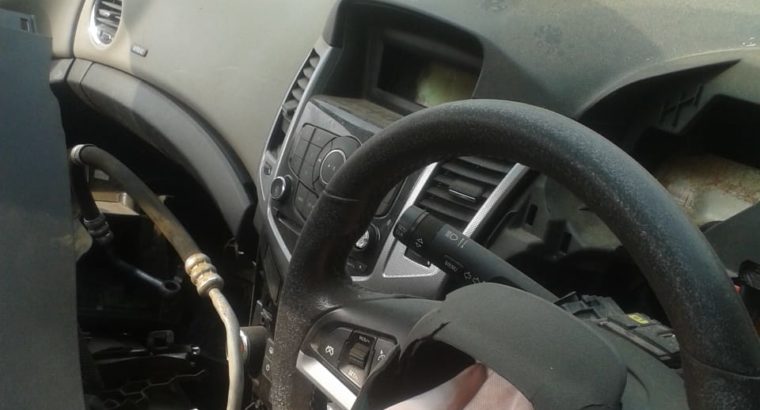CHEV CRUZE LT STRIPPING FOR SPARES