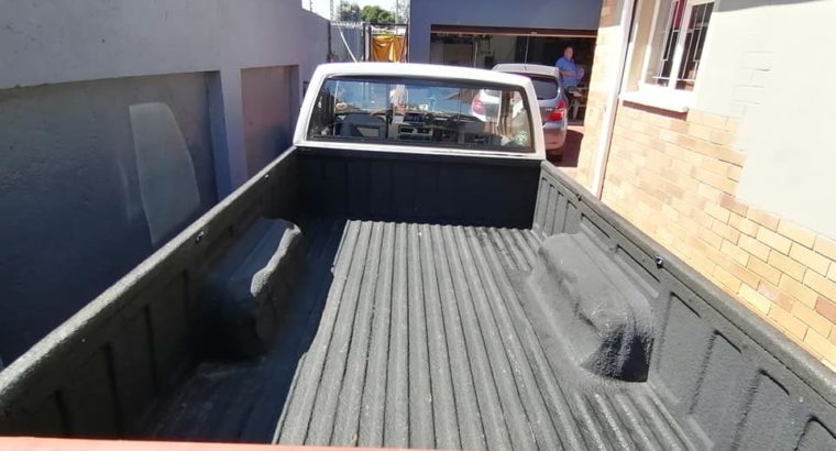 1998 Nissan 1 tonner 4×4 V6 0.3 long wheelbase single cab bakkie