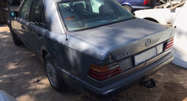 Mercedes-Benz 260E W124 Stripping for Used Spares Parts
