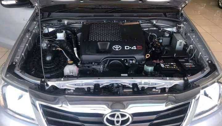 2014 Toyota Hilux 3.0 D-4D With Canopy