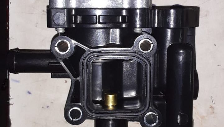Chev Cruze F18D4 thermostat and housing for sale