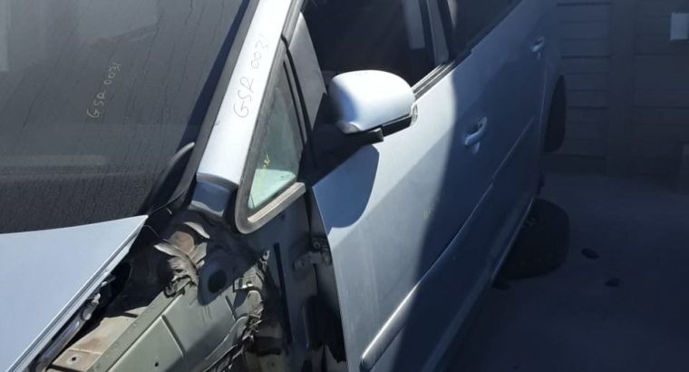 VW TOURAN STATION WAGEN STRIPPING FOR SPARES