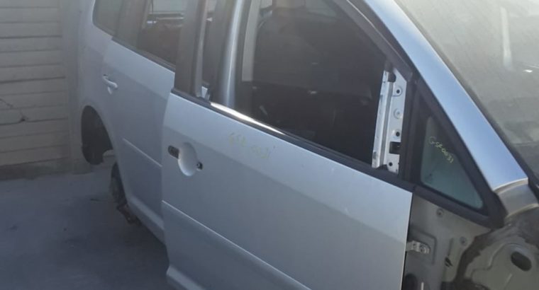 VW TOURAN STATION WAGEN STRIPPING FOR SPARES
