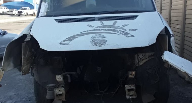 VW CRAFTER 2.5 TDI 6 SPD STRIPPING FOR SPARES