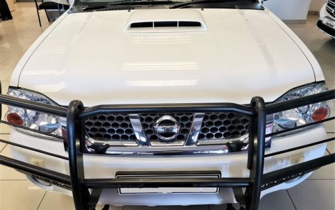 Nissan NP300 Hardbody 2.5Tdi 4×4 D/Cab