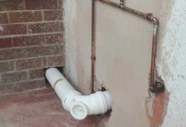 Plumbers and electricians Geyser Drainage solutions burst pipes