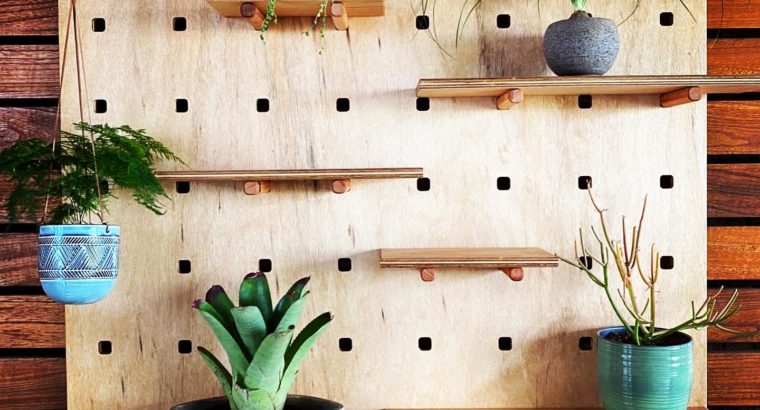 Large pegboard set