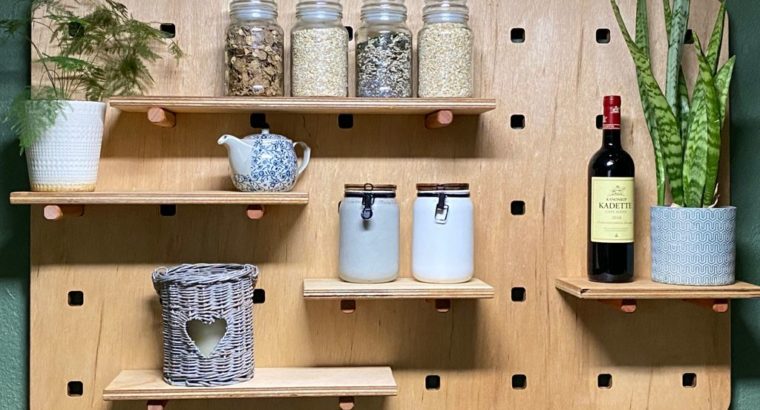 Medium wooden decorating pegboard set
