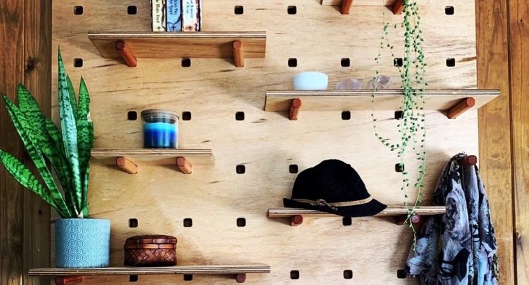 Large pegboard set