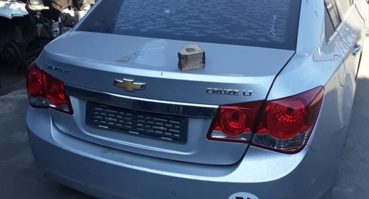 CHEV CRUZE 1.8 LT STRIPPING FOR SPARES