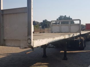 Top Trailer Superlink Flatdeck Trailer for sales front and rear.