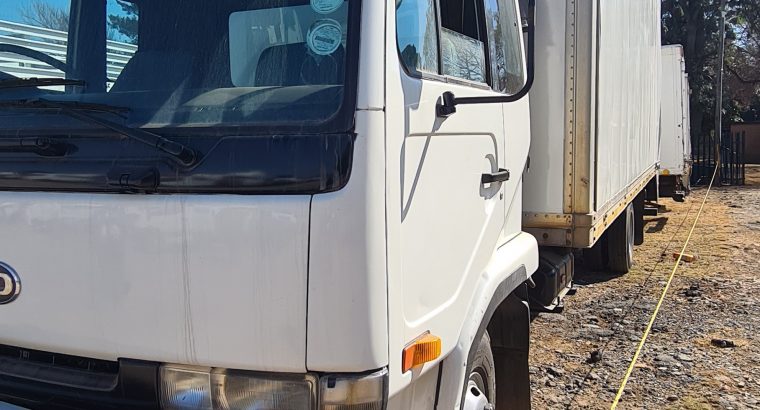 1999 NISSAN UD 60 BOX TRUCK FOR SALE