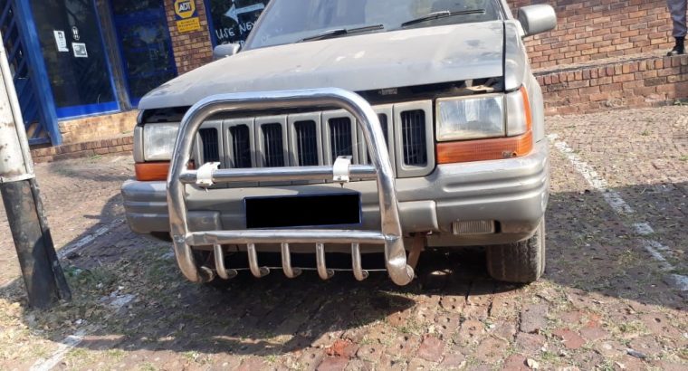 Jeep Grand Cherokee 4.0 ZJ used body spares for sale