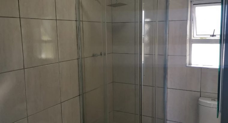 2 BEDROOM APARTMENT in KENILWORTH PARK, Cape Town, 7708