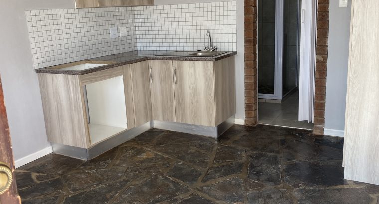 Bachelor/Studio with bathroom apartment R3500pm in Eastlynne