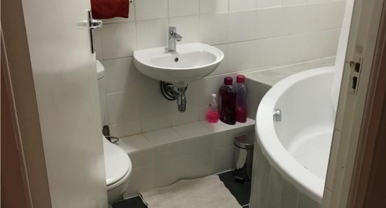 2 Bedroom Apartment / Flat to Rent in Gardens Cape Town