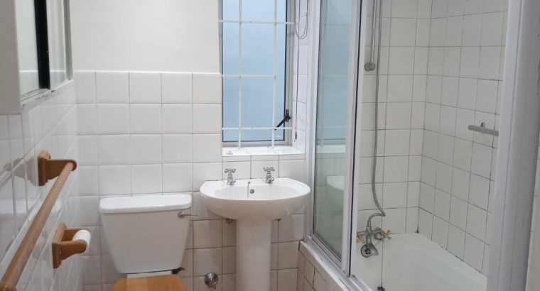 2 Bedroom Apartment / Flat to Rent in Oranjezicht Cape Town