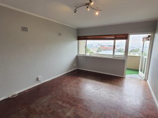 2 Bedroom Apartment / Flat to Rent in Vredehoek Cape Town