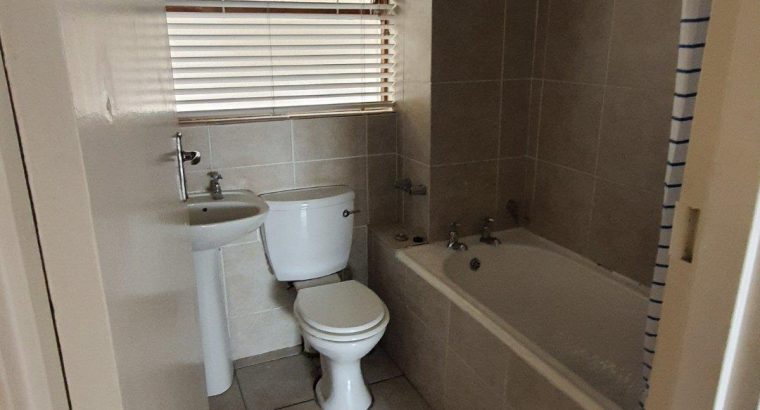 2 Bedroom Apartment / Flat to Rent in Vredehoek Cape Town