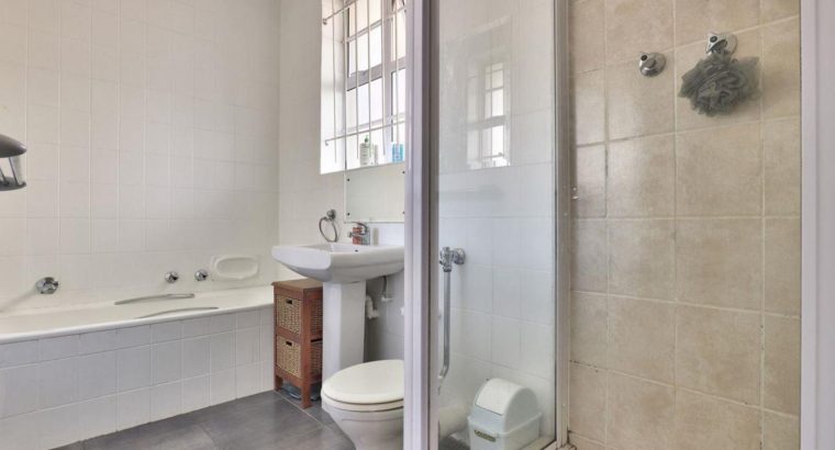 3 bedrooms Apartment in ZONNEBLOEM Cape Town