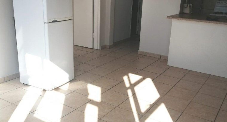 Spacious 2 Bedroom Apartment Centreville, Zonnebloem, Cape Town