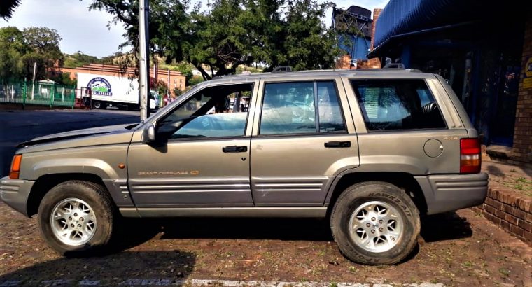 Jeep Grand Cherokee 4.0 ZJ 1992-98 stripping for used parts
