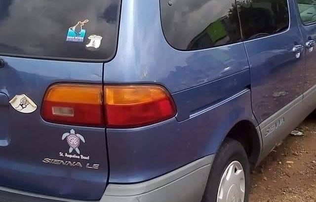 Toyota Sienna 1998