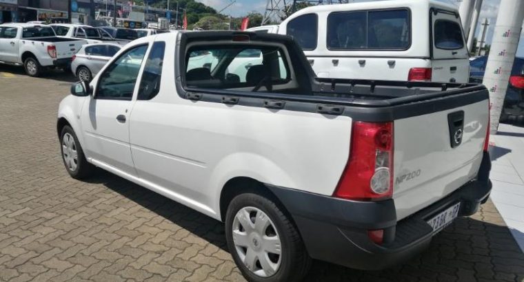 2016 model Nissan Np 200 1.6i Mileage 192 000km Manual transmissi