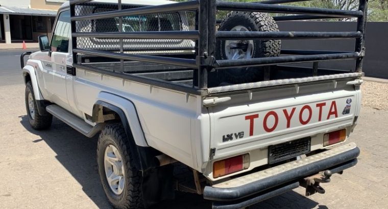 2016cToyota Land Cruiser 4.5 V8