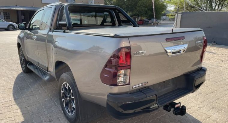 Toyota Hilux 2.8 LEGEND 50 GD-6 P/U E/C M/T 4X4