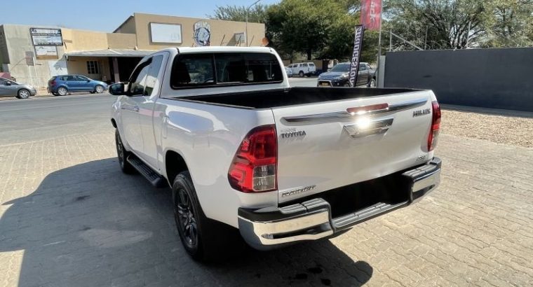Toyota HILUX 2.8 GD-6 E/C 4X4