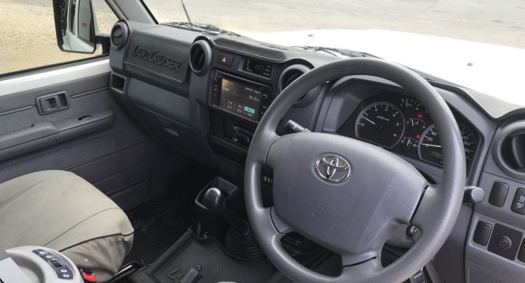 Toyota Land Cruiser 4.5 LX V8