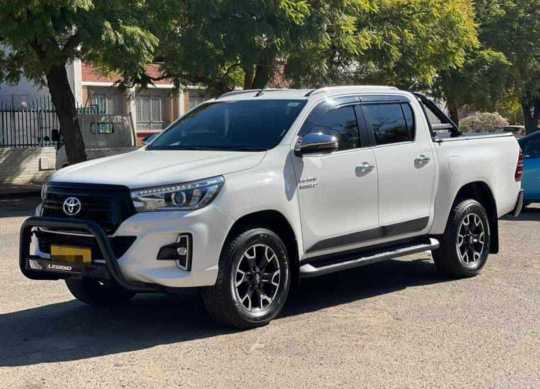 TOYOTA LEGEND 50