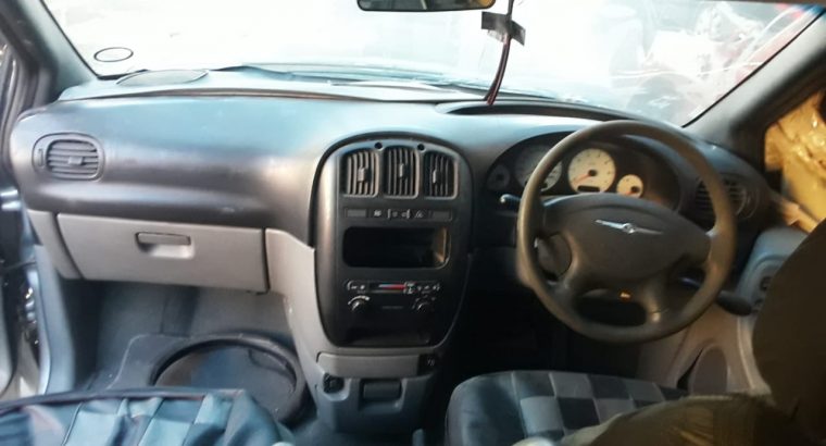 Chrysler Voyager 3.3 LX 1999-07 stripping for used parts
