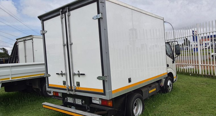 TOYOTA DYNA 150 2TON ISOLATED BOX BODY TRUCK ON SPECIAL