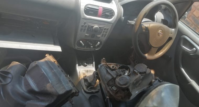 Opel Corsa Classic 1.4 2006 used spare parts for sale