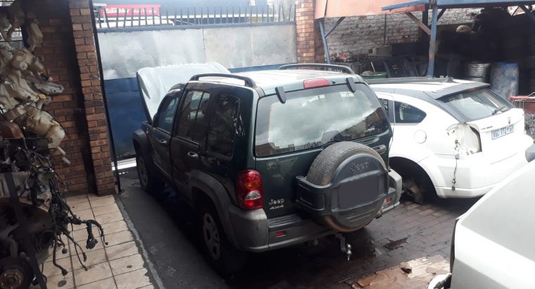 Jeep Cherokee 2.4 KJ 2002-07 stripping for used parts