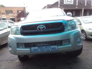 2009 Toyota Hilux 2.7 Engine Capacity VVTI Petrol with Manuel Tra