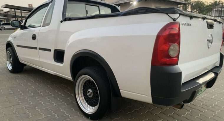 2017 Opel Corsa bakkie for R45 000