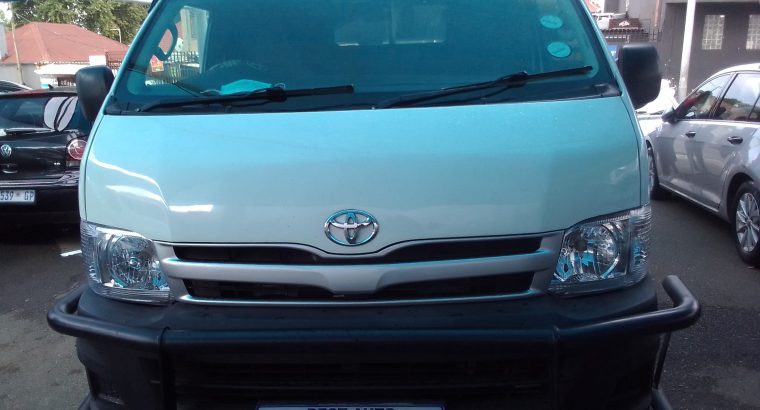 2012 Toyota Quantum 2.5 Engine Capacity with Manuel Transmission,