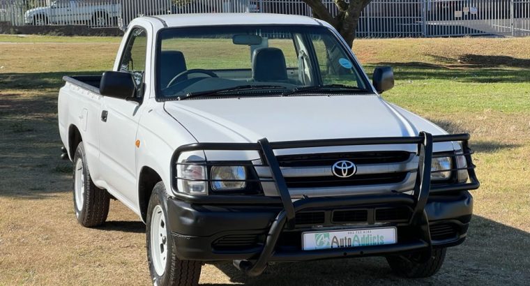 2003 TOYOTA HILUX 2.4D