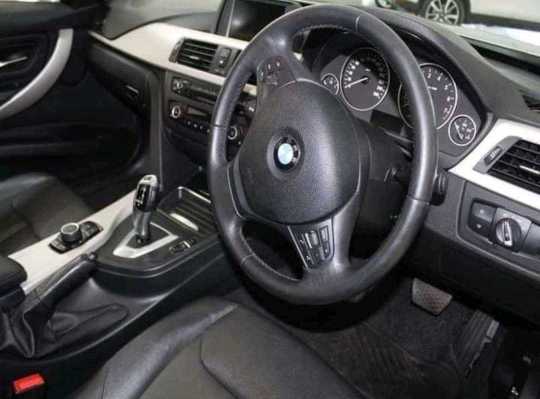 2016 BMW 320i-sport
